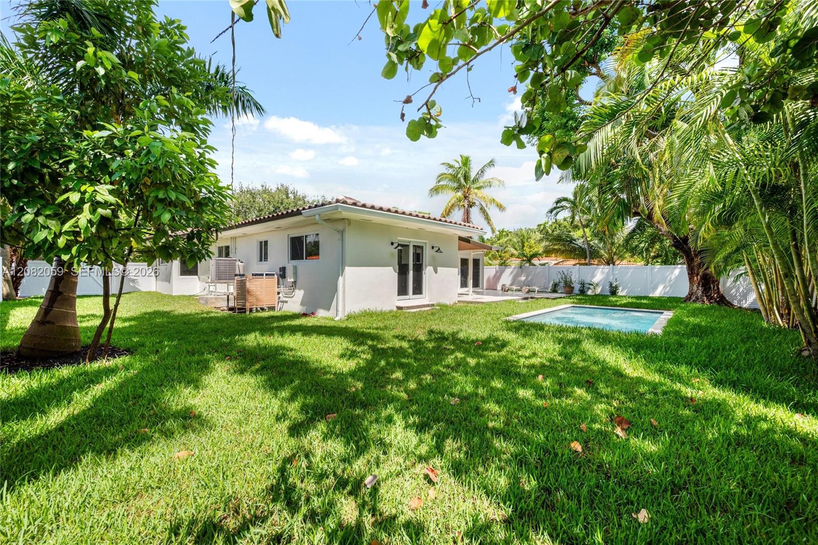 Photo of 10619 NE 10th Place # listing for Sale