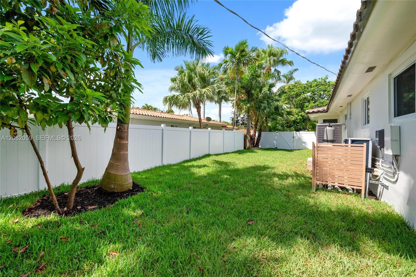 Photo of 10619 NE 10th Place # listing for Sale