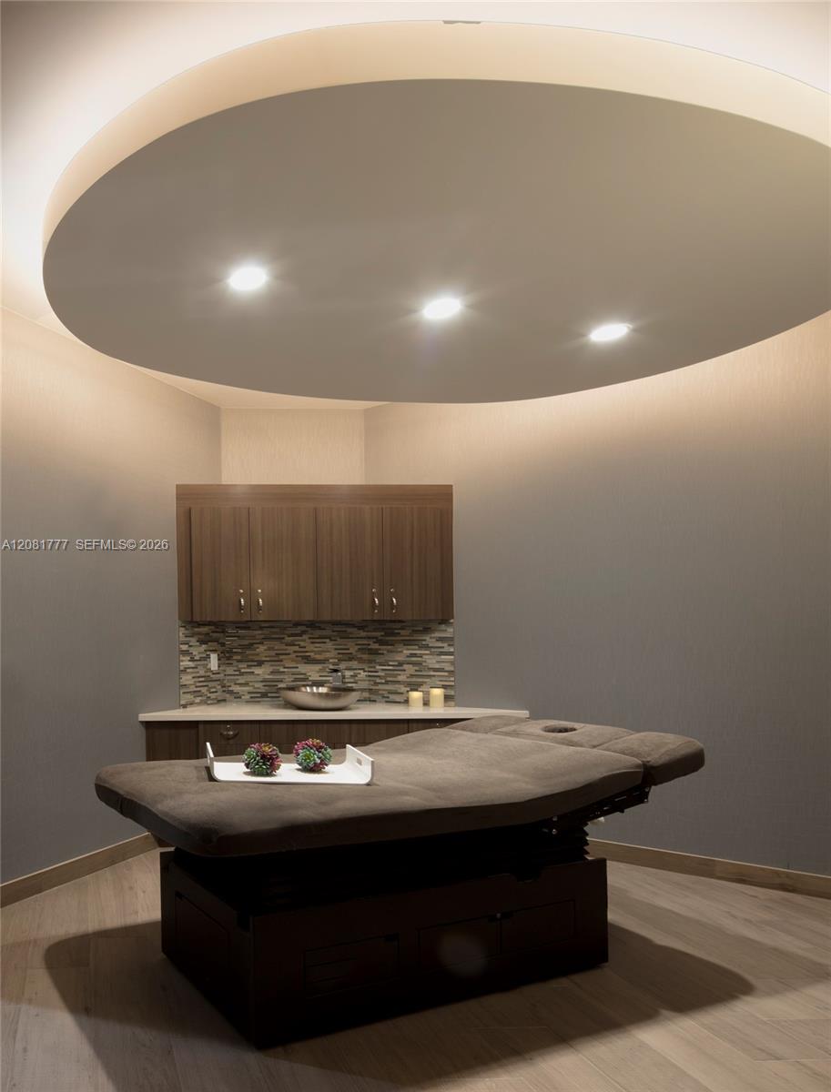 Photo of 21200 NE Point Place 1404 #1404 listing for Sale