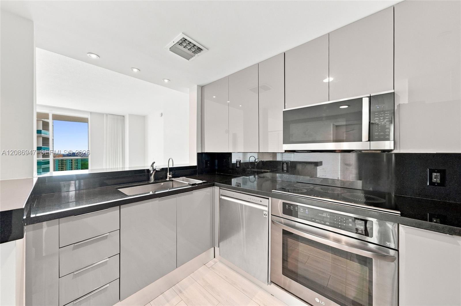 Photo of 2101 Brickell Avenue 3107 #3107 listing for Sale