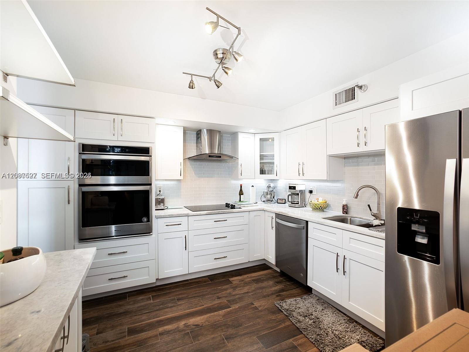 Photo of 3500 Mystic Pointe Drive 1607 #1607 listing for Sale
