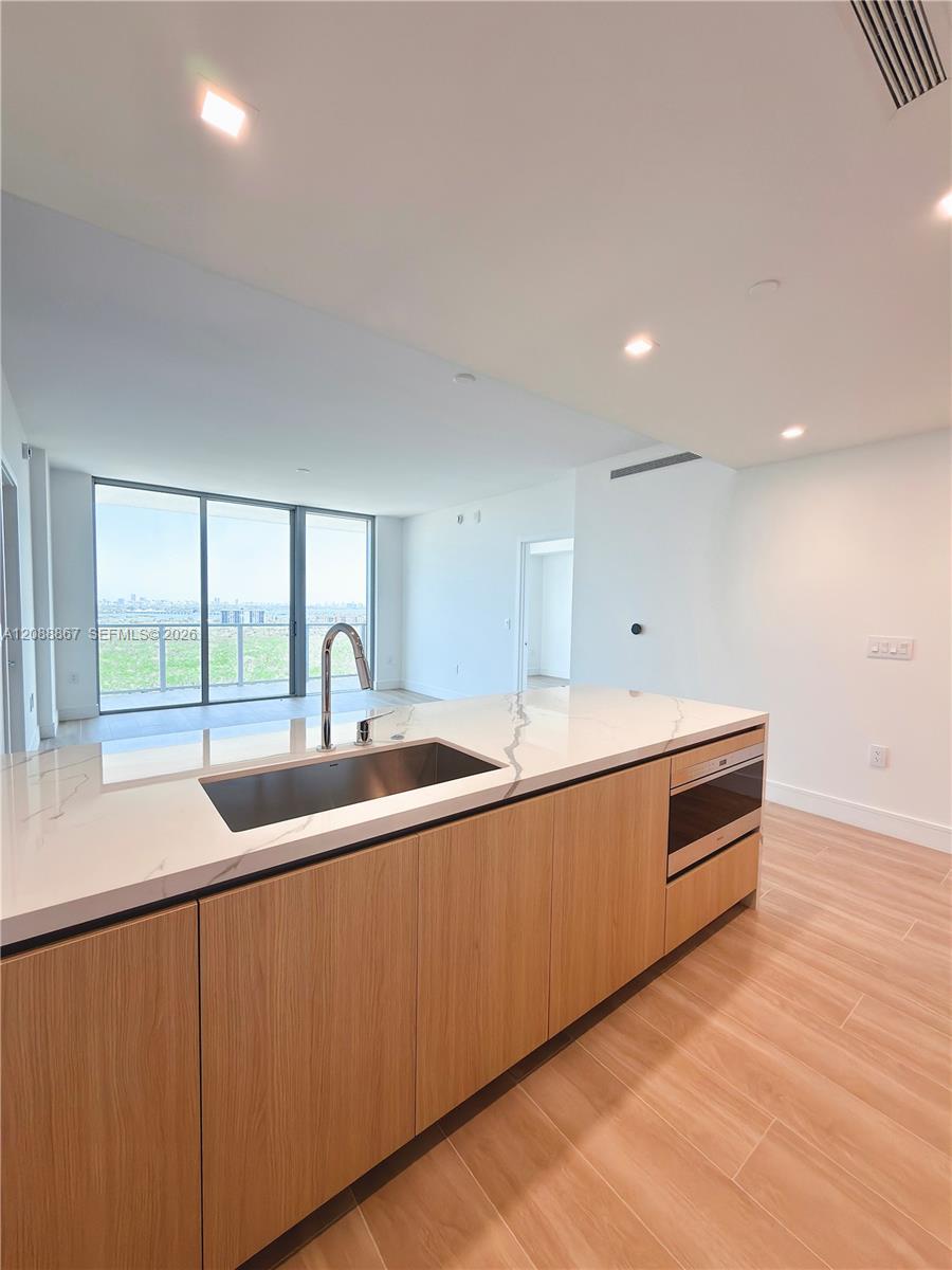 Photo of 2411 Laguna Circle 2103 #2103 listing for Sale