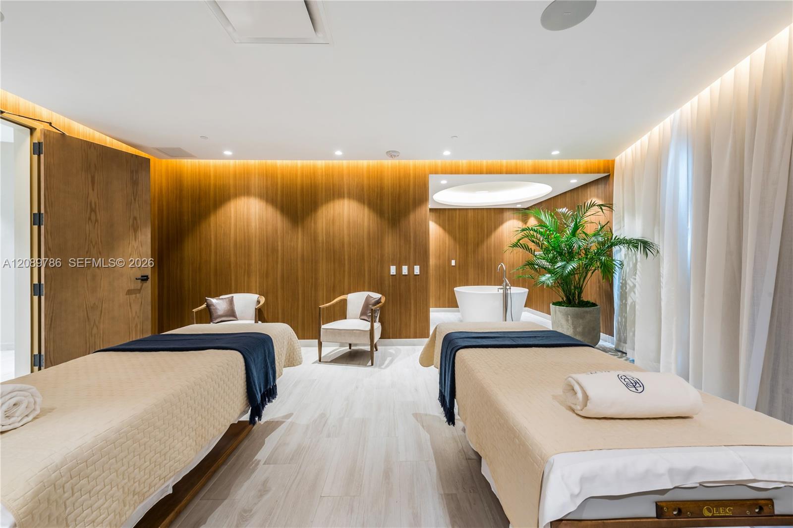 Photo of 2811 S Bayshore Drive 15C #15C listing for Sale