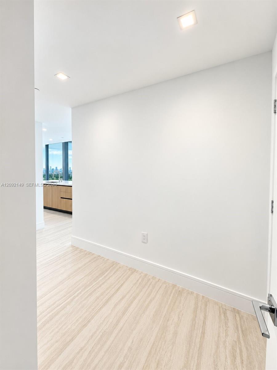 Photo of 2411 Laguna Circle 1111 #1111 listing for Sale