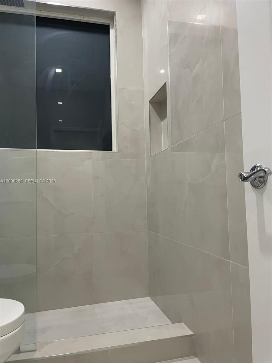 Photo of 21227 NE 31st Place # listing for Sale