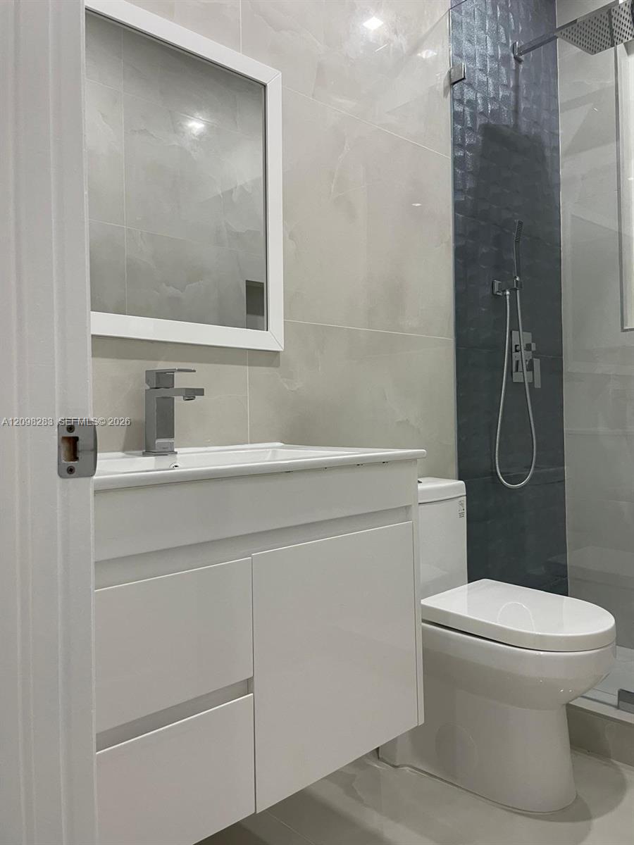 Photo of 21227 NE 31st Place # listing for Sale