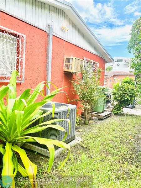 Backyard 3240 Thomas Ave., Miami, FL 33133; spacious backyard