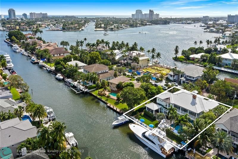 This home provides Intracoastal and quick ocean access.
