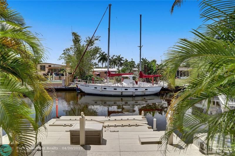 65' on the water - floating dock + boatlift are included