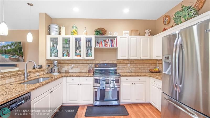 Stainless appliances and plenty of space to cook and enterain