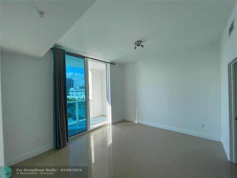 Photo of 1945 Ocean Dr #307 listing for Sale