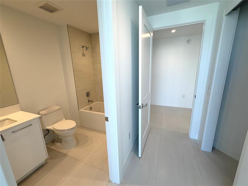 Photo of 153 Seabreeze blv #S-704 listing for Sale