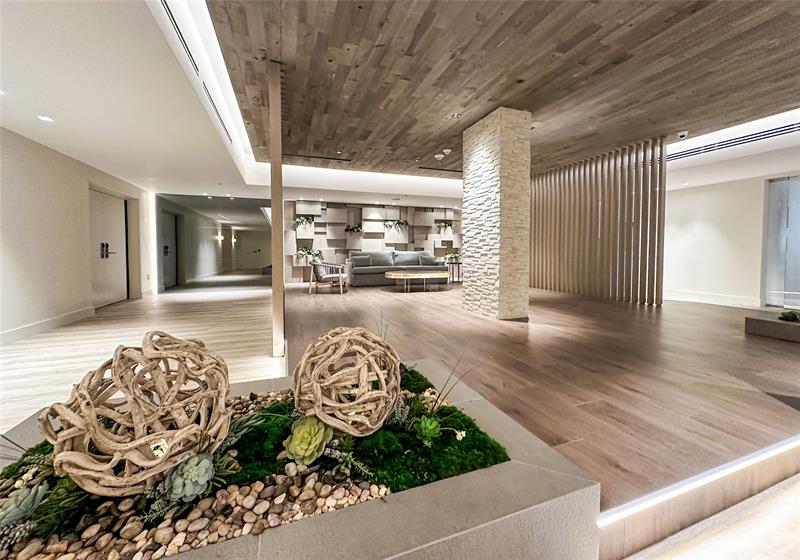 Photo of 2301 Collins Ave #1015 listing for Sale