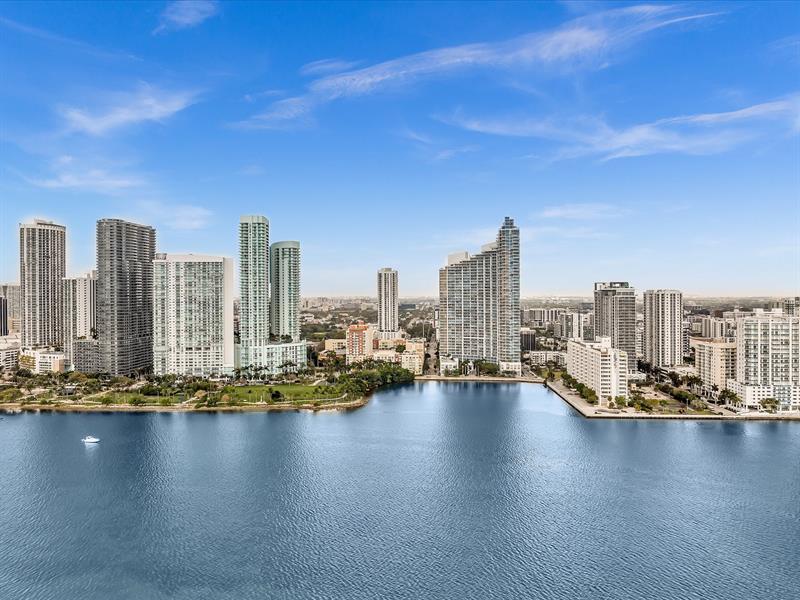 Photo of 1900 Bayshore Dr #1504 listing for Sale