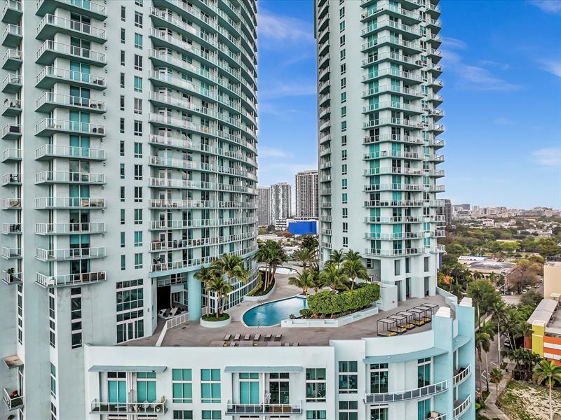 Photo of 1900 Bayshore Dr #1504 listing for Sale