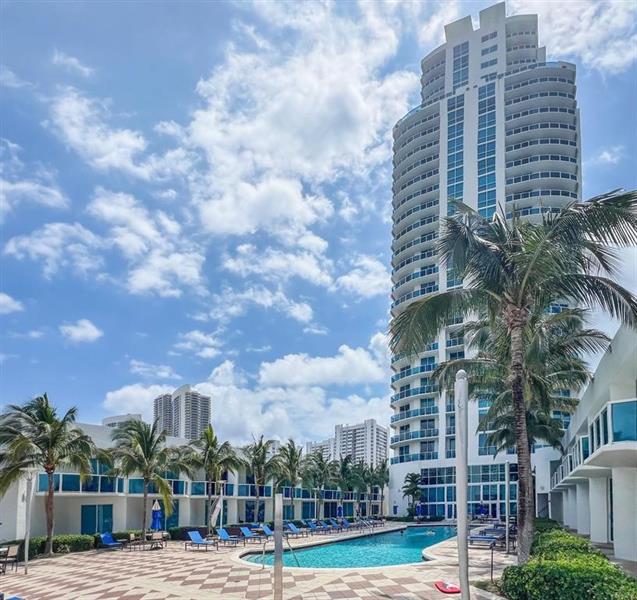 Photo of 1945 Ocean Dr #509 listing for Sale
