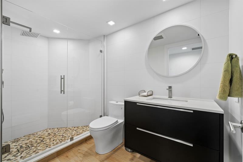 Photo of 411 New River Dr #2805 listing for Sale