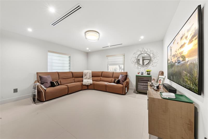 Photo of 1621 Seabreeze Blvd # listing for Sale