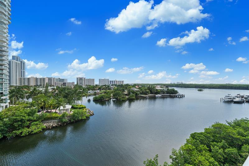 Photo of 300 Sunny Isles Blvd #4-2201 listing for Sale