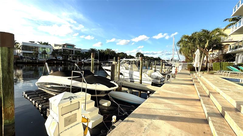 Photo of 45 Hendricks Isle #403 listing for Sale